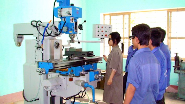 Nghề cắt gọt kim loại là gì? Học nghề cơ khí cắt gọt kim loại ở